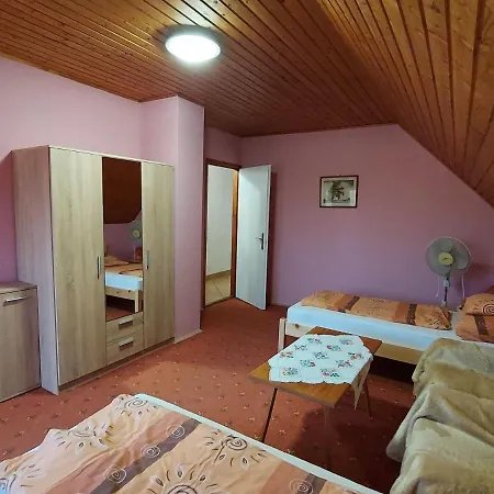Appartamento Voros Apartman *
