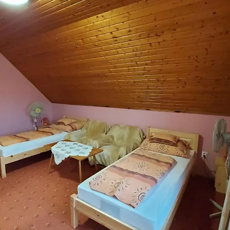 Voros Apartman * Balatonfenyves