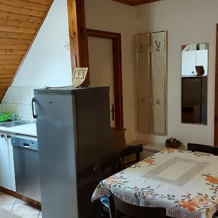 Appartamento Voros Apartman *